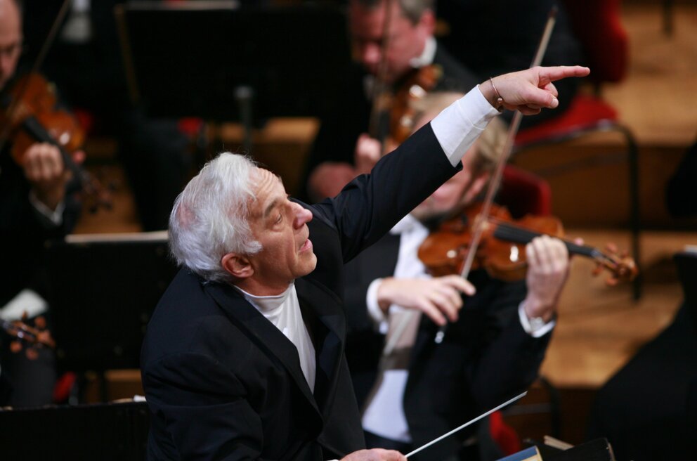Vladimir Ashkenazy conducting the Royal Stockholm Philharmonic Orchestra