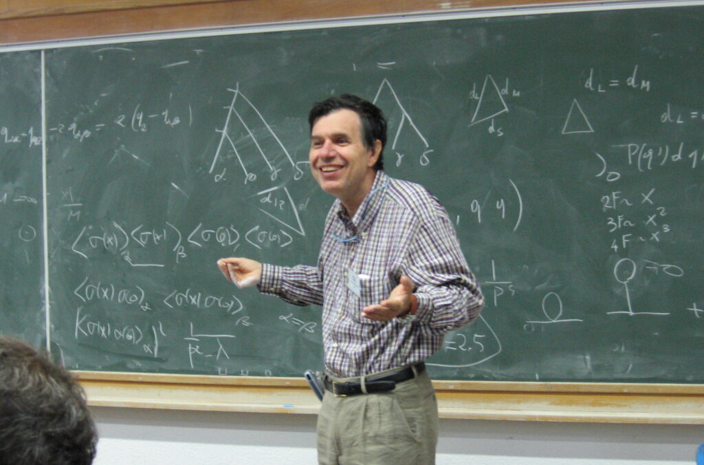 Giorgio Parisi standing in front of a blackboard teaching