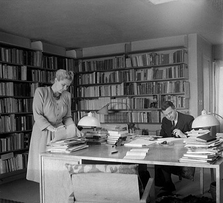 Alva and Gunnar Myrdal in their home in Bromma, 1945.
