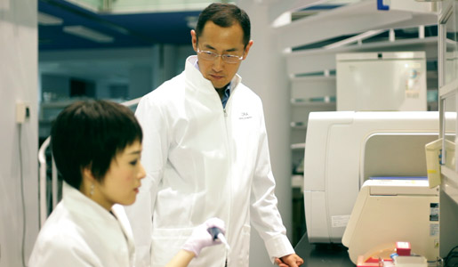 Shinya Yamanaka guiding technical staff at the Open Lab at 4th floor of the CiRA building, Kyoto, in September 2011