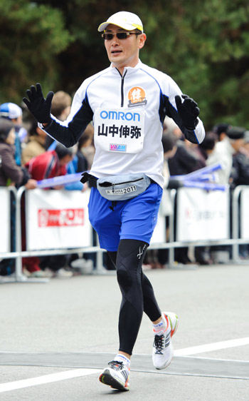 Shinya Yamanaka finishing the Kyoto Marathon on 11 March 2012
