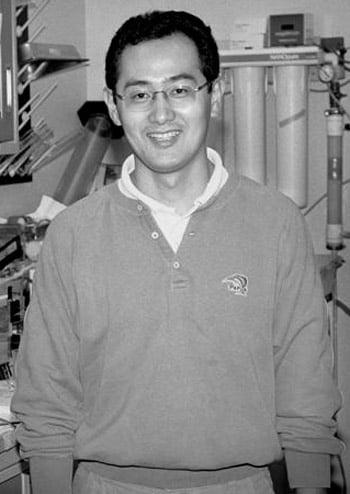 Portrait of Shinya Yamanaka from his postdoc time at Gladstone Institutes, US